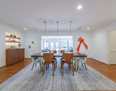 2415 Stoney Brook Drive - Photo Thumbnail 5