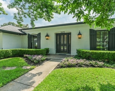 2415 Stoney Brook Drive - Photo Thumbnail 2