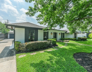 2415 Stoney Brook Drive - Photo Thumbnail 1