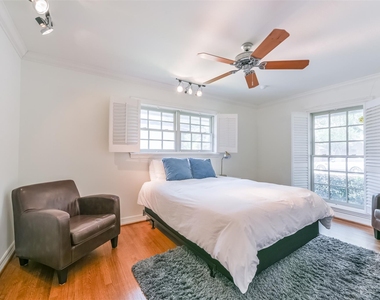 2415 Stoney Brook Drive - Photo Thumbnail 19