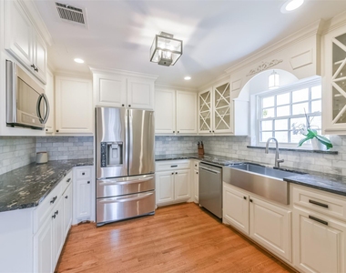 2415 Stoney Brook Drive - Photo Thumbnail 11