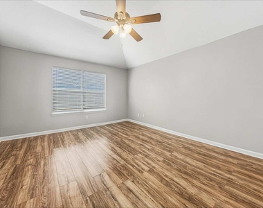 8117 Hennessey Trail - Photo Thumbnail 6