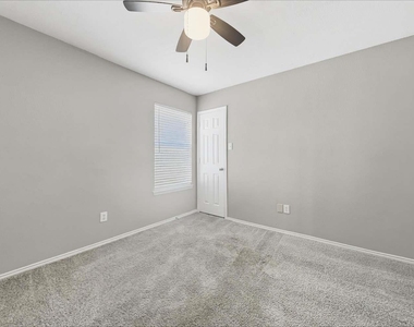 8117 Hennessey Trail - Photo Thumbnail 10