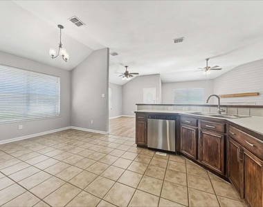 8117 Hennessey Trail - Photo Thumbnail 4