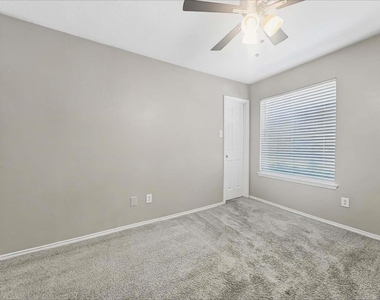 8117 Hennessey Trail - Photo Thumbnail 9
