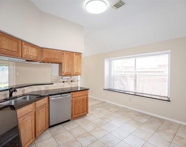 1514 New Cedars Drive - Photo Thumbnail 10
