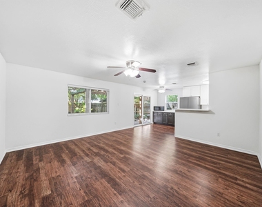 5208 Cunningham Drive - Photo Thumbnail 2