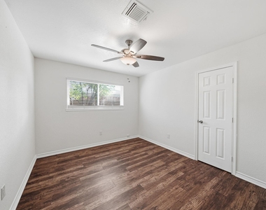5208 Cunningham Drive - Photo Thumbnail 12