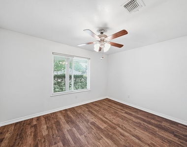 5208 Cunningham Drive - Photo Thumbnail 10