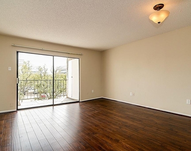 2818 S Bartell Drive - Photo Thumbnail 2