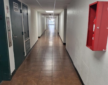2818 S Bartell Drive - Photo Thumbnail 20