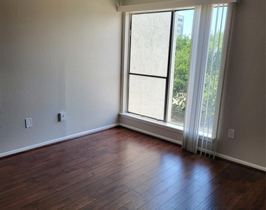 2818 S Bartell Drive - Photo Thumbnail 12