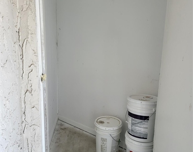2818 S Bartell Drive - Photo Thumbnail 25