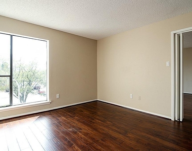 2818 S Bartell Drive - Photo Thumbnail 11