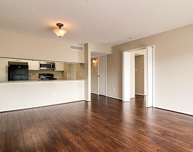 2818 S Bartell Drive - Photo Thumbnail 4