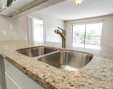 2818 S Bartell Drive - Photo Thumbnail 10