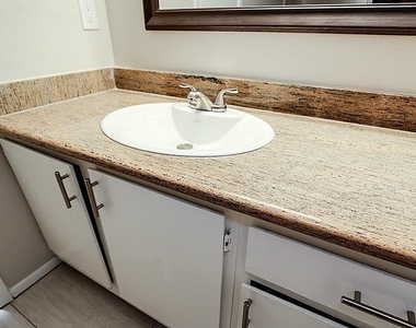 2818 S Bartell Drive - Photo Thumbnail 15
