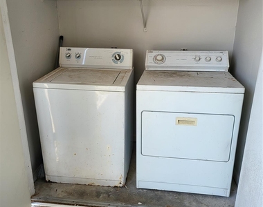 2818 S Bartell Drive - Photo Thumbnail 26