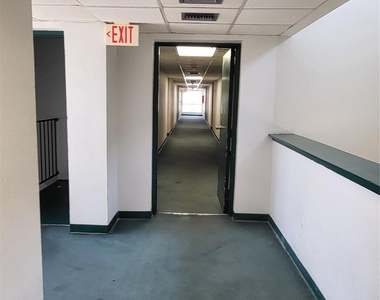 2818 S Bartell Drive - Photo Thumbnail 23
