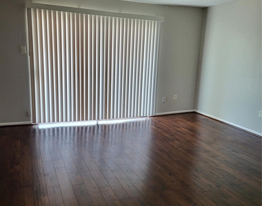 2818 S Bartell Drive - Photo Thumbnail 13