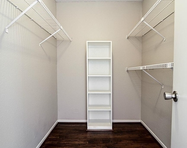 2818 S Bartell Drive - Photo Thumbnail 14