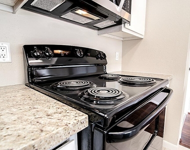 2818 S Bartell Drive - Photo Thumbnail 8