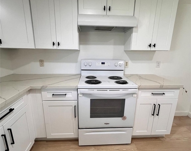 3211 Meadowview Drive - Photo Thumbnail 3
