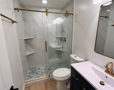 3211 Meadowview Drive - Photo Thumbnail 8