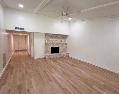 3211 Meadowview Drive - Photo Thumbnail 4