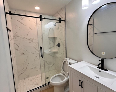 3211 Meadowview Drive - Photo Thumbnail 5