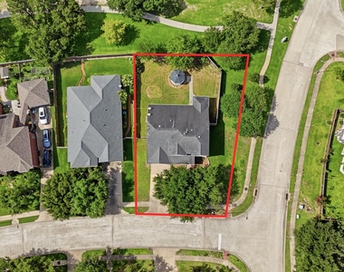 15902 Emerald Briar Lane - Photo Thumbnail 2