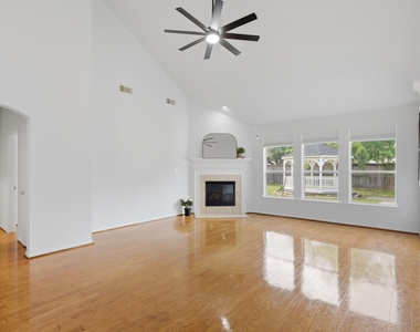 15902 Emerald Briar Lane - Photo Thumbnail 4