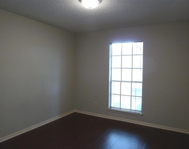 2120 El Paseo Street - Photo Thumbnail 9