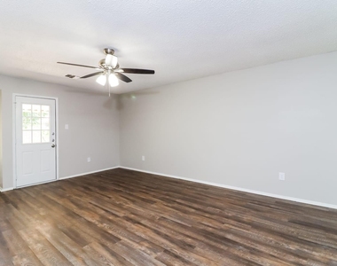 2212 W Oakdale Road - Photo Thumbnail 1