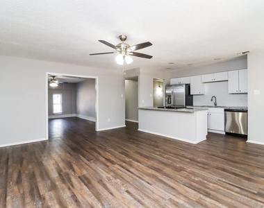 2212 W Oakdale Road - Photo Thumbnail 4