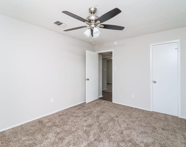 2212 W Oakdale Road - Photo Thumbnail 8