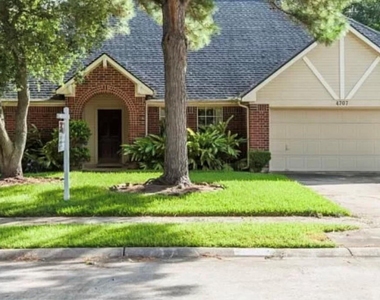 4707 Linden Place - Photo Thumbnail 2