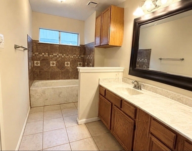 4707 Linden Place - Photo Thumbnail 9