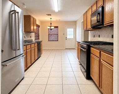 4707 Linden Place - Photo Thumbnail 5