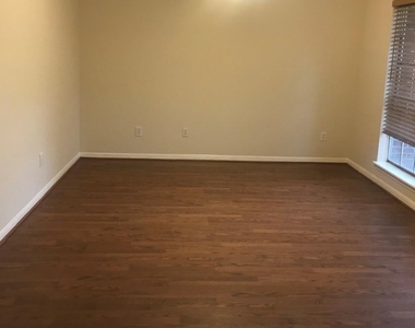 4707 Linden Place - Photo Thumbnail 8