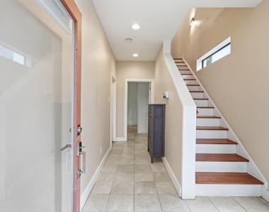4314 Spencer Street - Photo Thumbnail 2