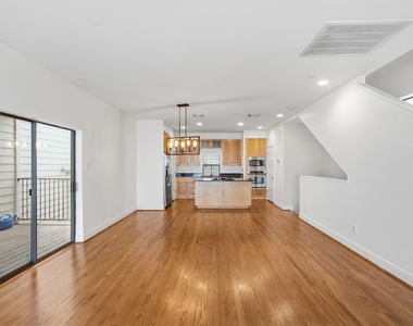4314 Spencer Street - Photo Thumbnail 5