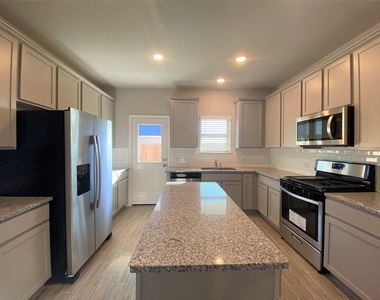 31311 Conover Drive - Photo Thumbnail 7
