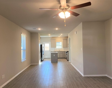 31311 Conover Drive - Photo Thumbnail 4