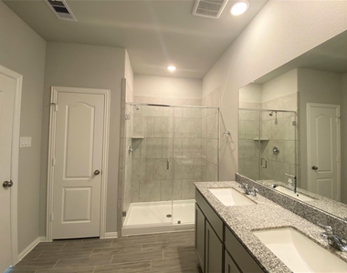 31311 Conover Drive - Photo Thumbnail 10