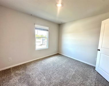 12316 Lexington Heights - Photo Thumbnail 9