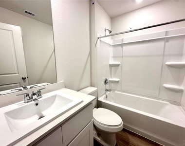 12316 Lexington Heights - Photo Thumbnail 11