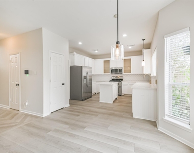 11230 Sunshine Park Drive - Photo Thumbnail 13