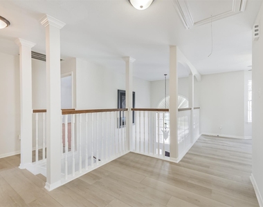11230 Sunshine Park Drive - Photo Thumbnail 20