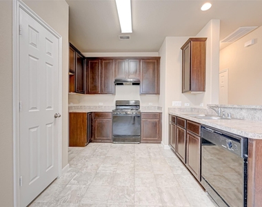 10118 Mariposa Green Court - Photo Thumbnail 6
